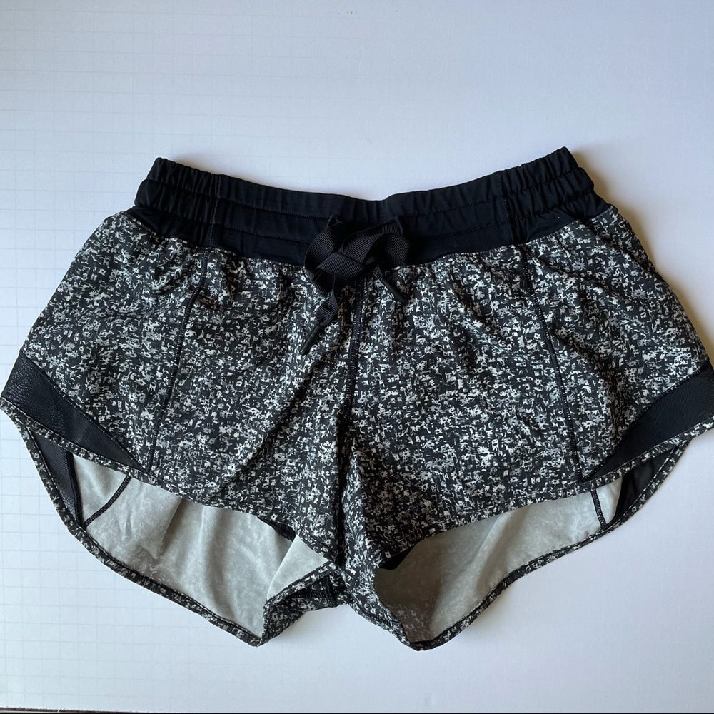 Lululemon Black Patterned Shorts - image 1